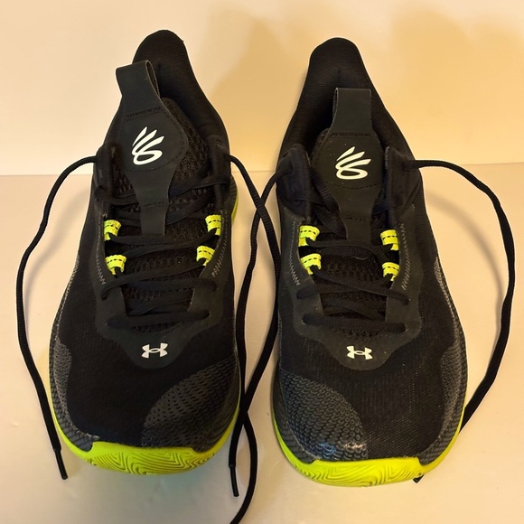 Under Armour Other - Under Armour CURRY HOVR Pre-Owned Men’s Size 10.5 Black/White Athletic Shoes